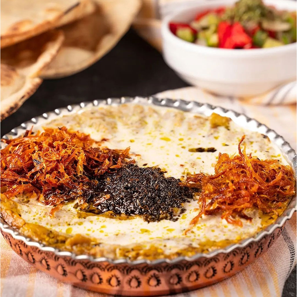 باغچه رستوران خانوادگی حسین