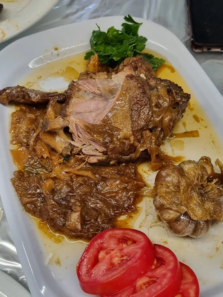 چلو گوشت حاج حسن (انقلاب)