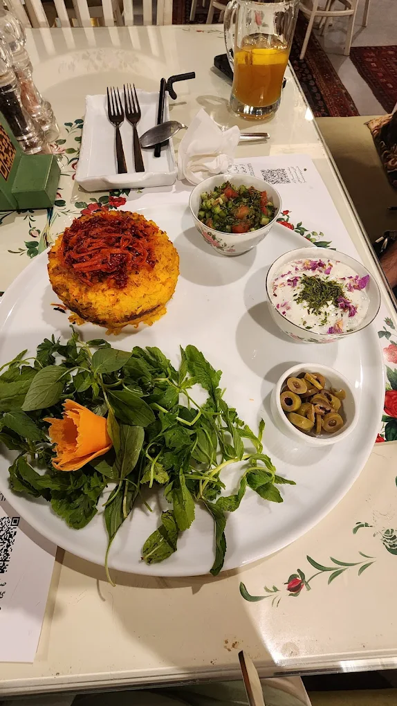رستوران گیاهی مهر میترا(نیاوران)