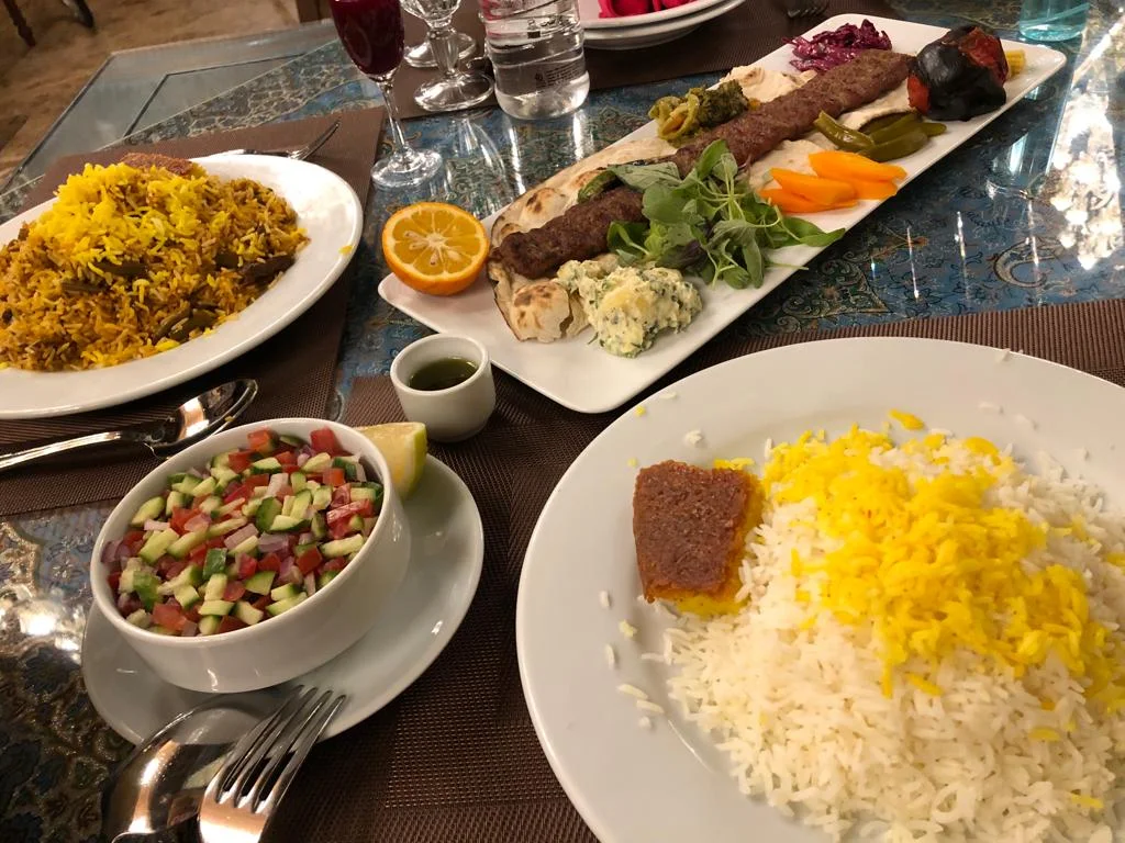رستوران ایوان ایرانی آپادانا
