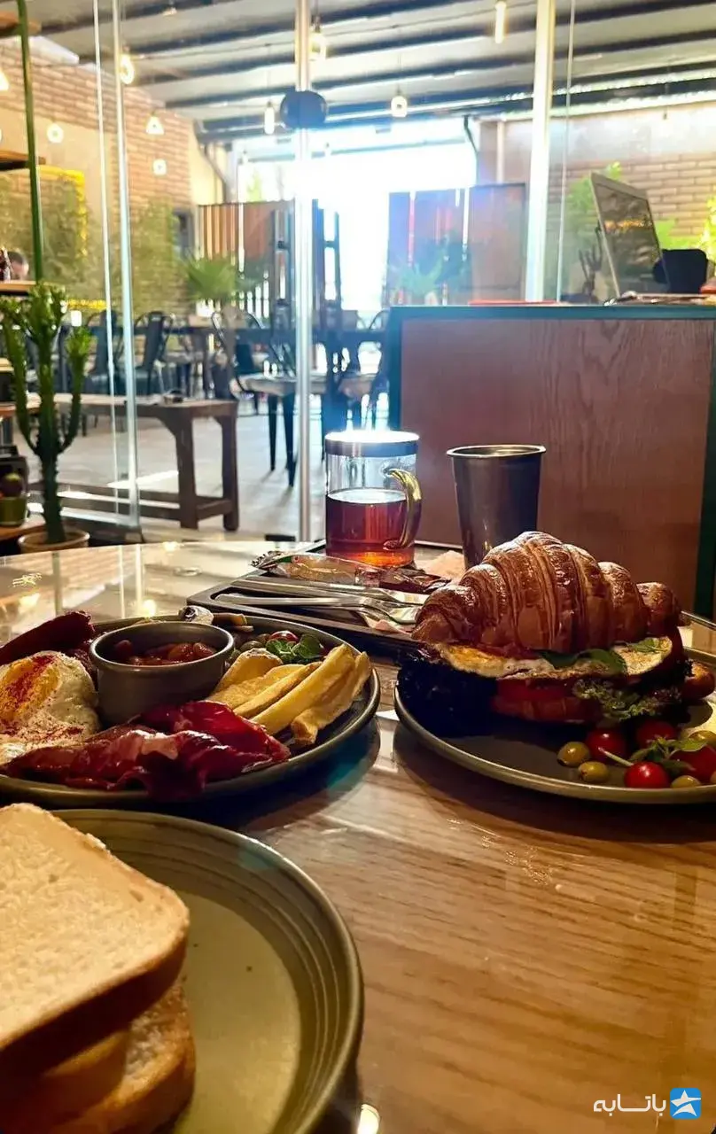 کافه رستوران رُخ