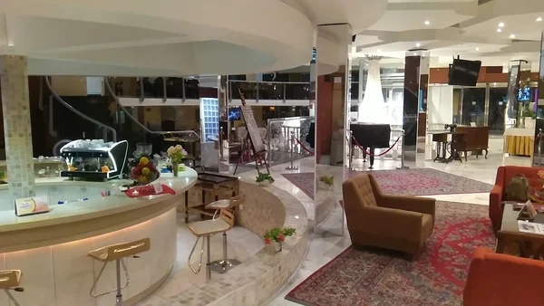 هتل پیروزی