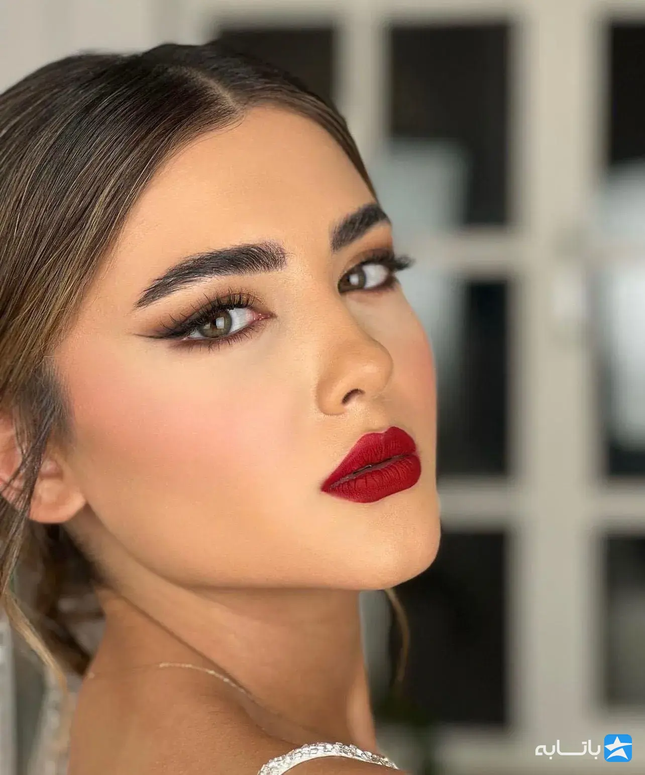 هستی بیوتی لاین میکاپ