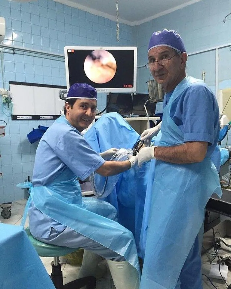 دکتر کامیار اقبالی